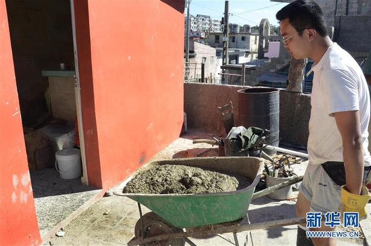 （國際&middot;圖文互動）（7）哈瓦那龍卷風(fēng)災(zāi)區(qū)來了個&ldquo;中國人&rdquo;