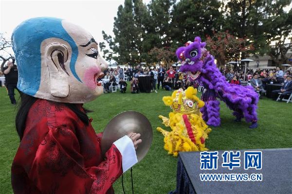 （國(guó)際&middot;圖文互動(dòng)）（4）通訊：瞧這一家子舞獅的美國(guó)人