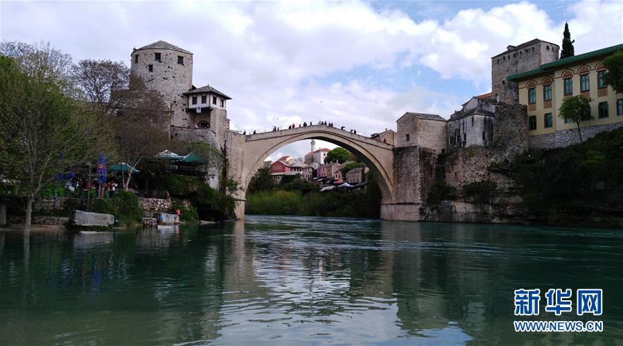 （國際&middot;圖文互動(dòng)）（1）通訊：波黑莫斯塔爾古橋上的跳水人