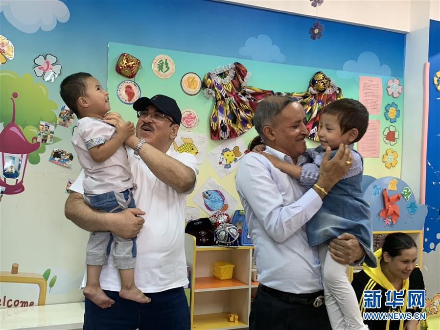 （圖文互動）（3）多國駐華使節(jié)參訪新疆：中國反恐、去極端化經(jīng)驗值得學習借鑒