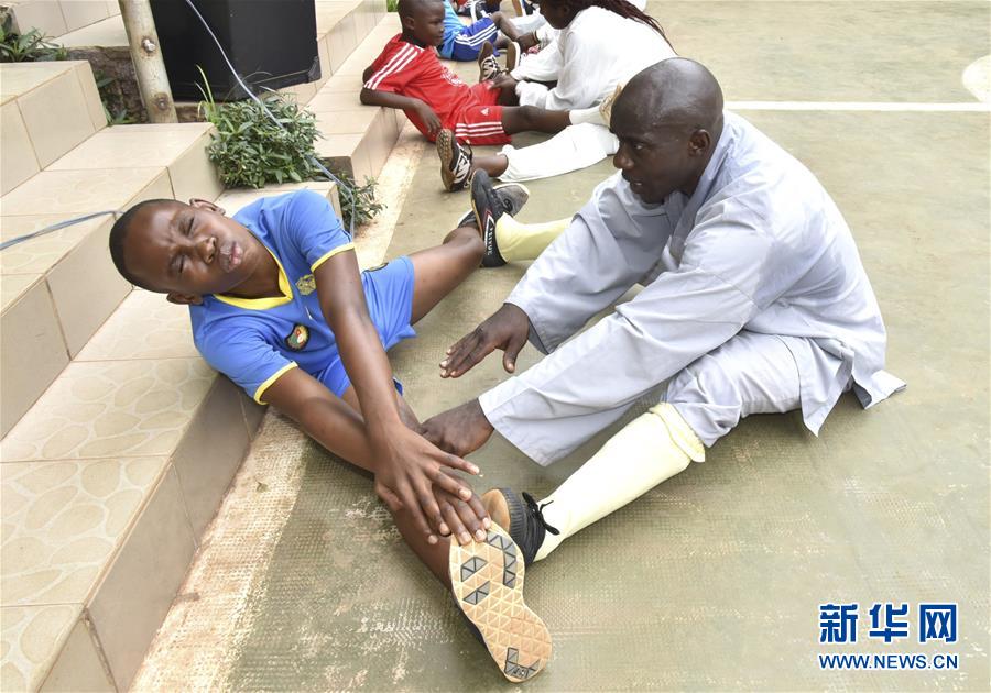 （國(guó)際&middot;圖文互動(dòng)）（8）通訊：&ldquo;我也曾混跡街頭，終于靠習(xí)武自立&rdquo;&mdash;&mdash;喀麥隆人姆巴的武術(shù)情緣