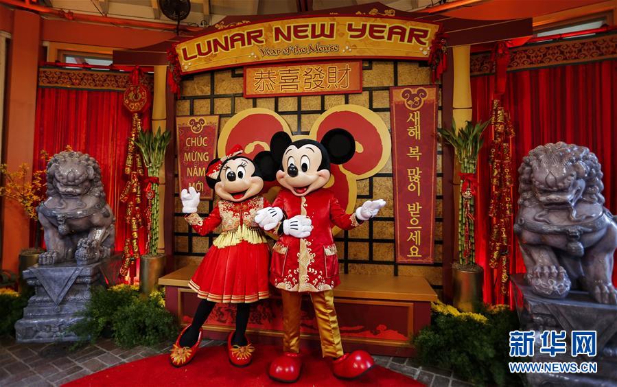 （國際&middot;圖文互動(dòng)）（7）通訊：美國迪士尼加州冒險(xiǎn)樂園紅紅火火迎鼠年