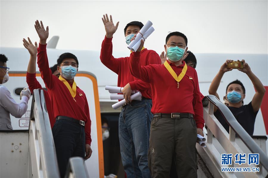 (國(guó)際疫情·圖文互動(dòng))(4)委內(nèi)瑞拉政府為中國(guó)醫(yī)療專(zhuān)家組全體成員授勛