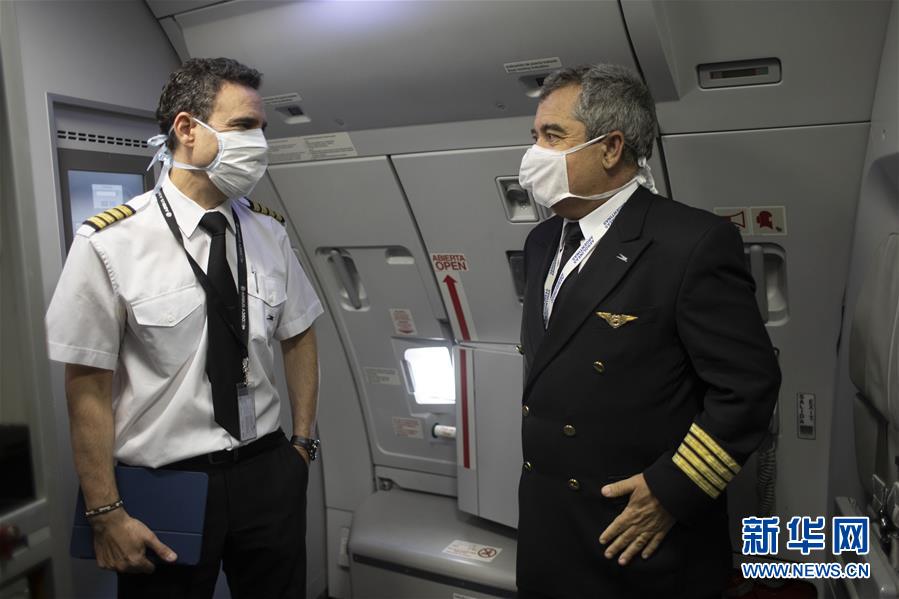 (圖文互動(dòng)·國際疫情)(2)通訊:3.8萬公里的航程 跨越大洋的情誼——記阿根廷從中國運(yùn)載防疫物資