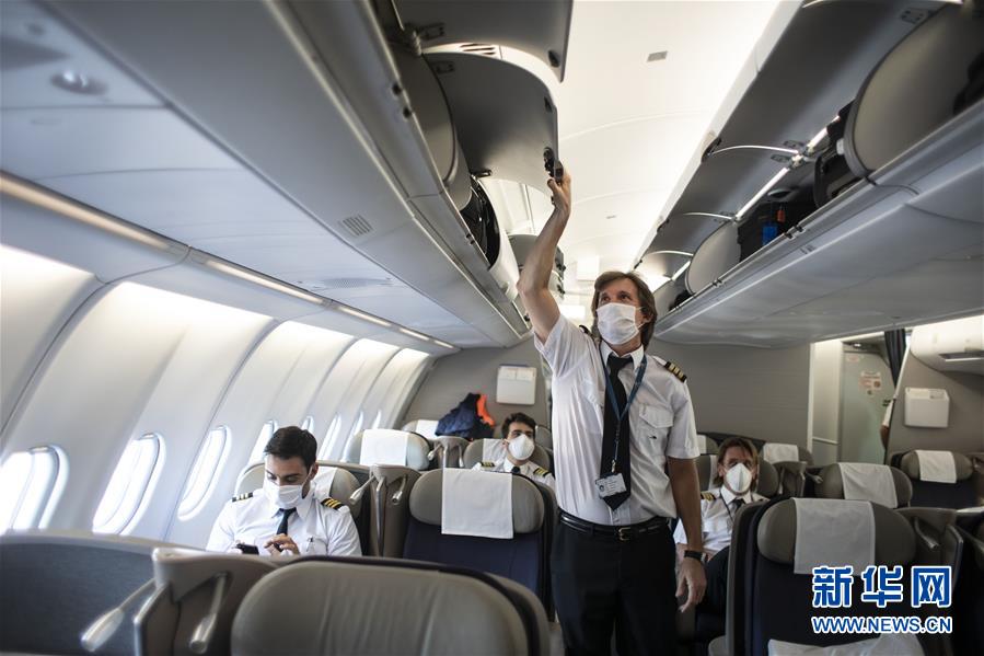 (圖文互動(dòng)·國際疫情)(4)通訊:3.8萬公里的航程 跨越大洋的情誼——記阿根廷從中國運(yùn)載防疫物資