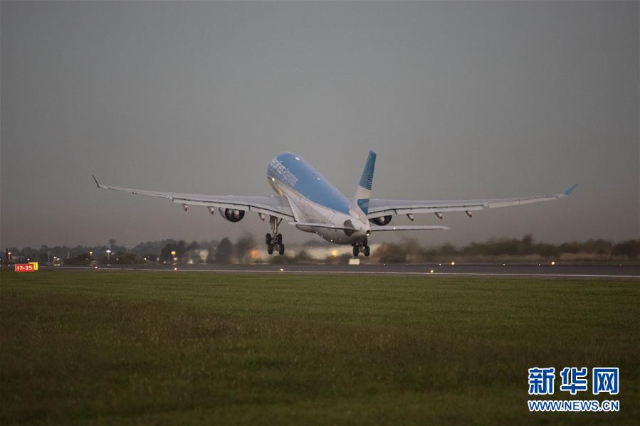 (圖文互動(dòng)·國際疫情)(6)通訊:3.8萬公里的航程 跨越大洋的情誼——記阿根廷從中國運(yùn)載防疫物資