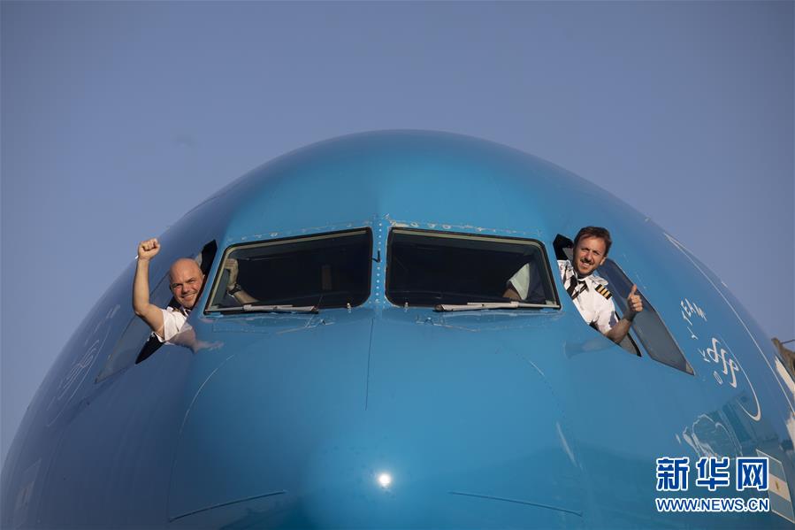 (圖文互動(dòng)·國際疫情)(5)通訊:3.8萬公里的航程 跨越大洋的情誼——記阿根廷從中國運(yùn)載防疫物資