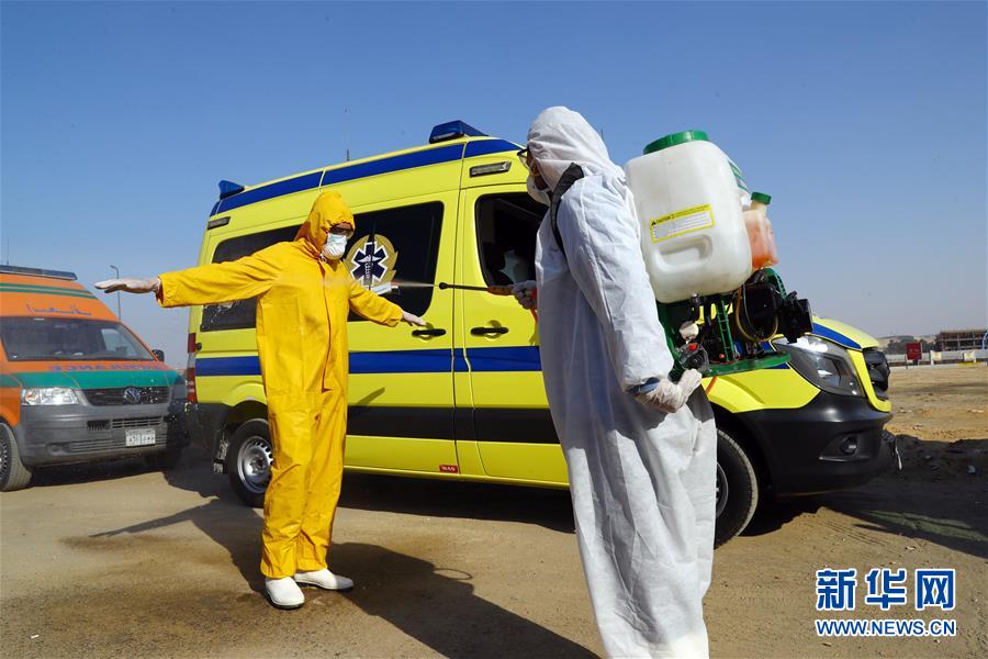 （國際疫情&middot;圖文互動）（6）通訊：埃及救護(hù)車?yán)锏?ldquo;逆行者&rdquo;