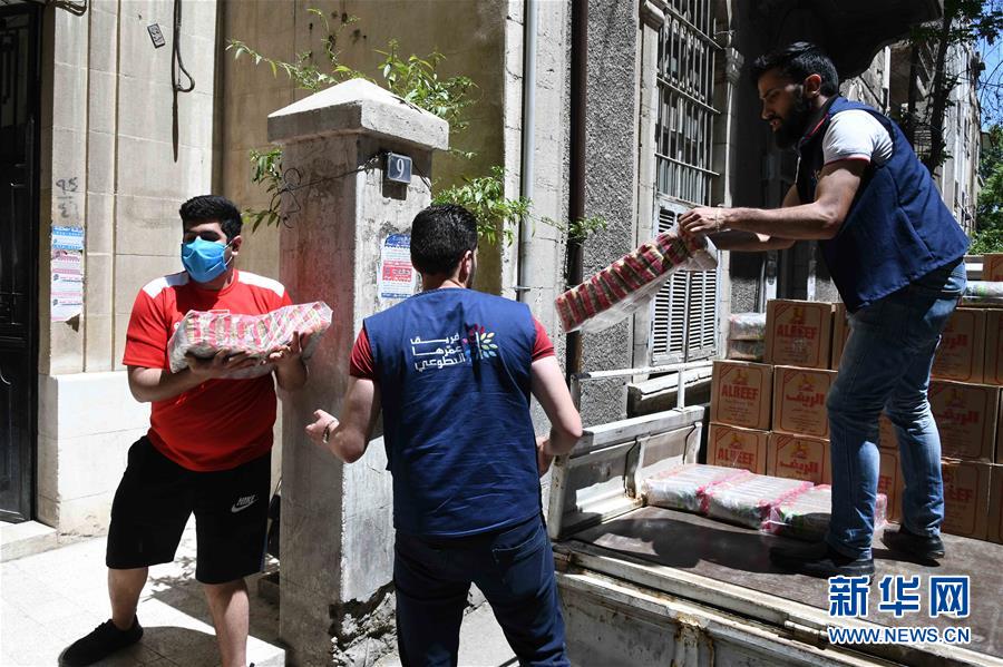 （國際疫情&middot;圖文互動）（2）通訊：疫情中，那抹笑容最難忘&mdash;&mdash;記向困難家庭發(fā)放愛心包裹的敘利亞青年志愿者