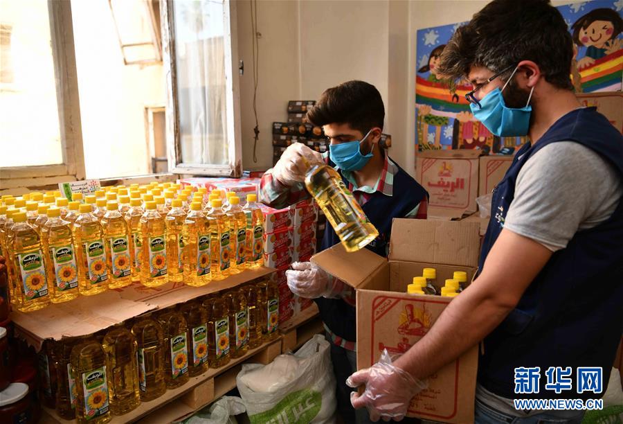 （國際疫情&middot;圖文互動）（6）通訊：疫情中，那抹笑容最難忘&mdash;&mdash;記向困難家庭發(fā)放愛心包裹的敘利亞青年志愿者