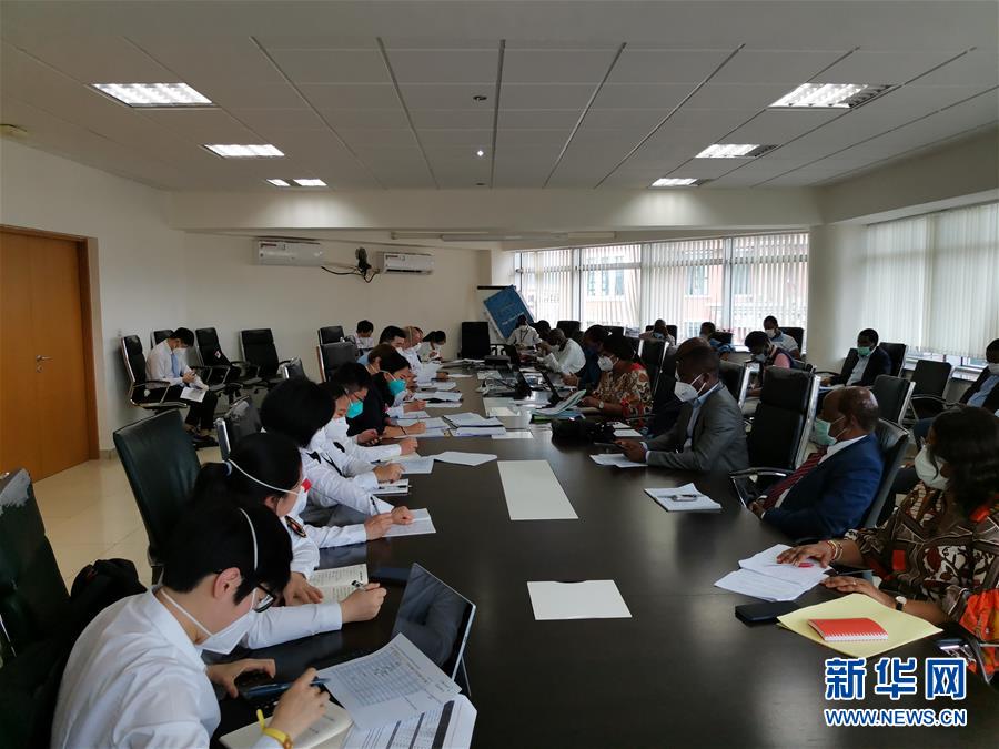 （國(guó)際疫情&middot;圖文互動(dòng)）（11）中國(guó)醫(yī)療專家組為赤道幾內(nèi)亞抗疫帶來&ldquo;希望之光&rdquo;