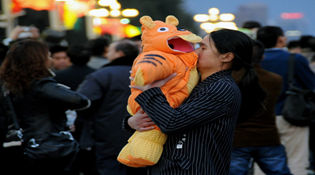 提前供暖誰說了算?天氣無常 公共服務(wù)要暖心！