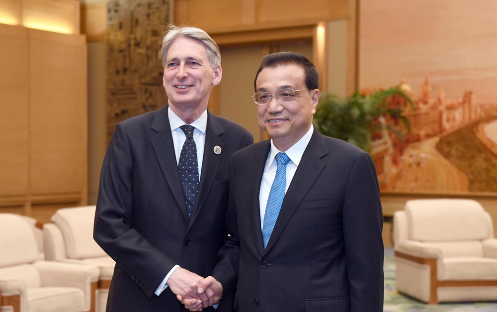 李克強(qiáng)會見英國首相特使、財政大臣哈蒙德