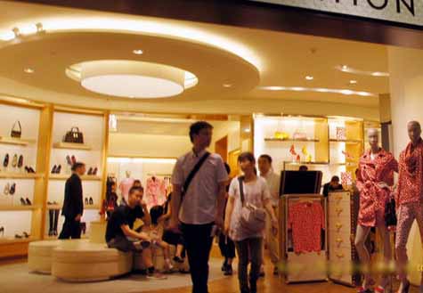 中國(guó)游客大手筆買(mǎi)不來(lái)好口碑