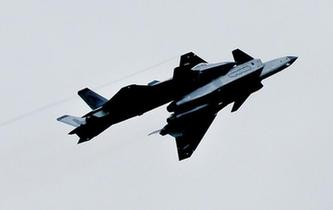 “殲-20，你不要飛得那么快……”